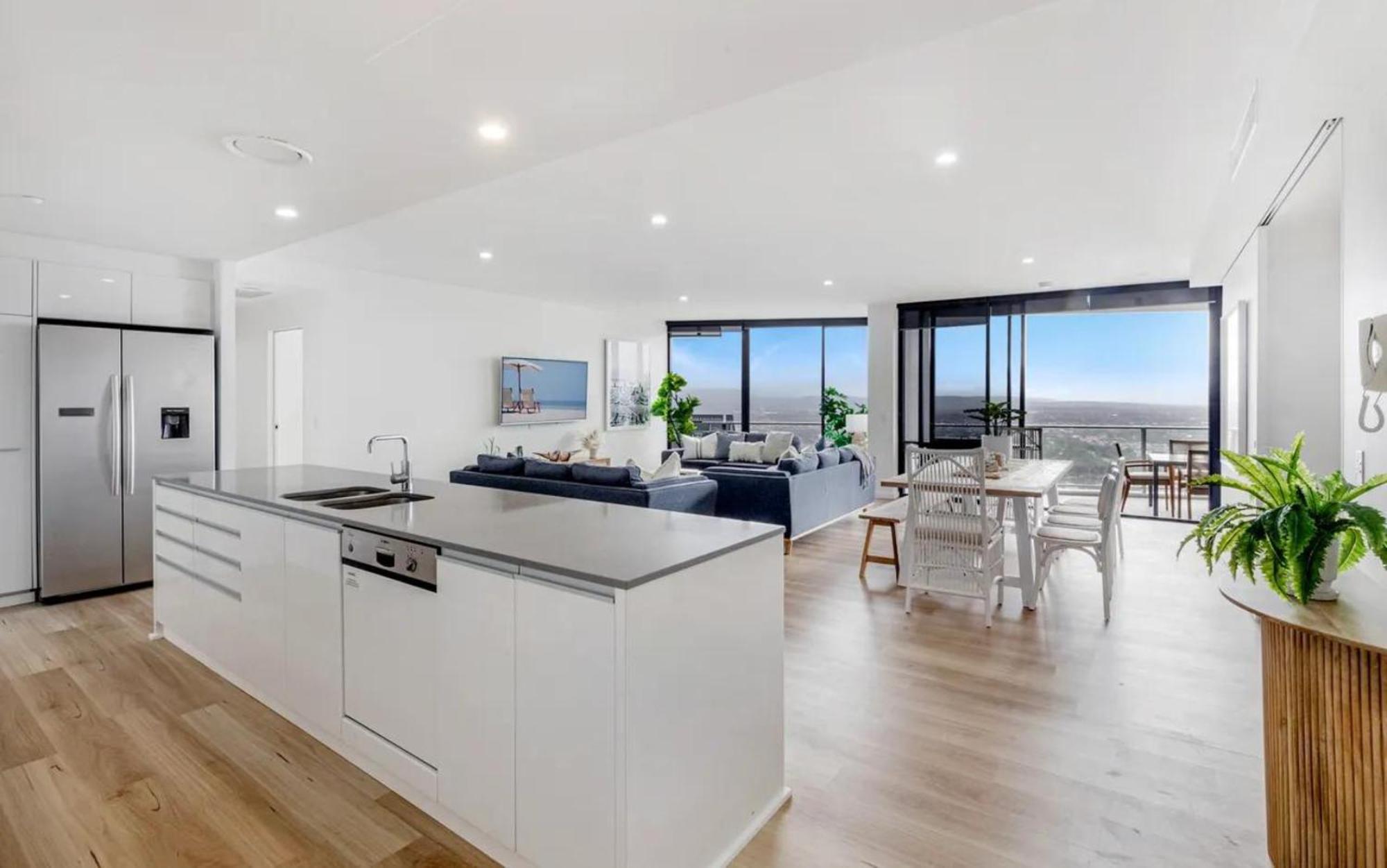 Circle On Cavill By Vaun Aparthotel Gold Coast Exterior photo